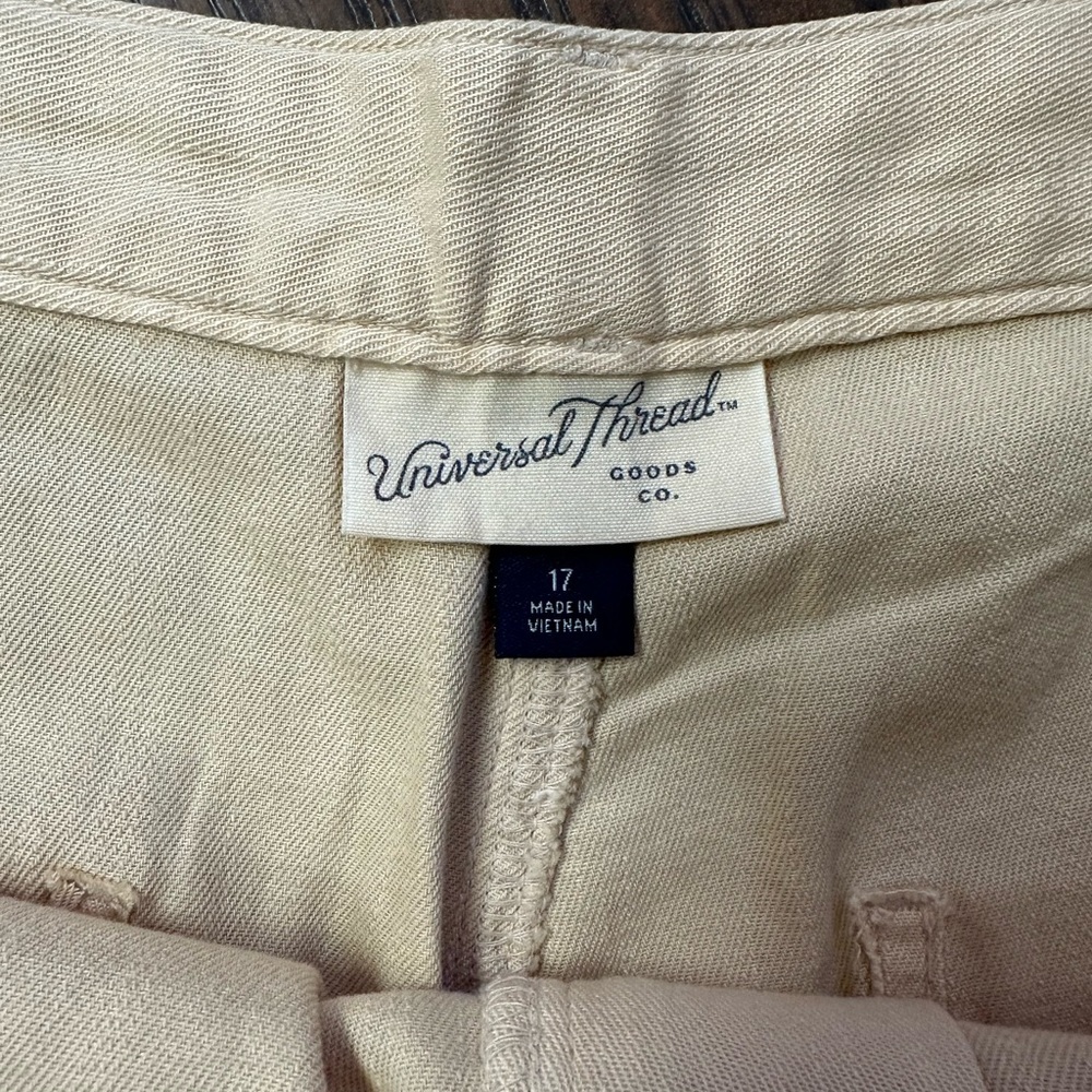 Universal Thread Women’s Shorts Bright Red Sz 17. <<<<73>>>> - Picture 3 of 7
